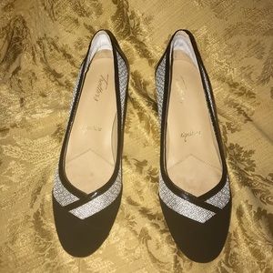 Trotters Women’s Two-Tone Pumps, 9N